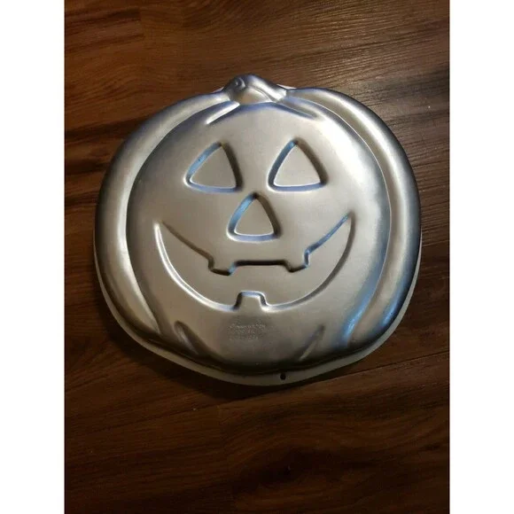 1995 Wilton Cake Pan Jack O'Lantern Halloween Pumpkin Fall Season