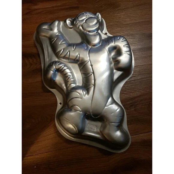 Vintage Wilton Tigger Full Body Cake Pan 2105-3001 Disney