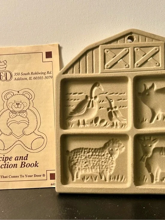 Farmyard Friends Ceramic Barn cookie mold from Pampered Chef. - Neutral Beige