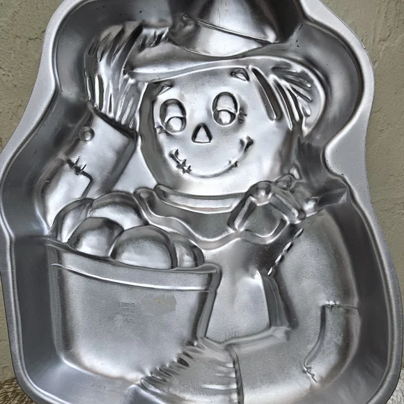 SCARECROW with Apples Wilton Cake Pan vintage 1998