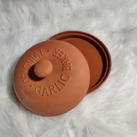 Boston Warehouse Terra Cotta Original Garlic Baker 7