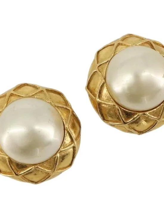 CHANEL Earring metal Gold Tone CC Auth 183501