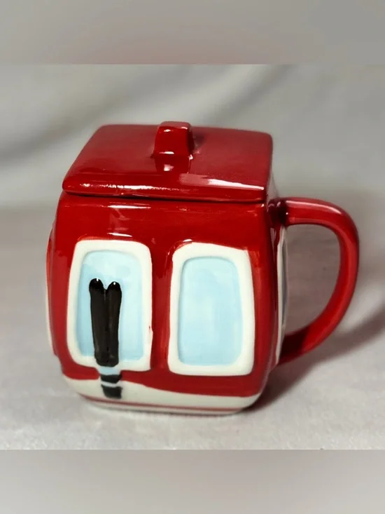 Ceramic 8oz Red And White Cute Novelty Lidded‎ Cable Car Mug With Handle
