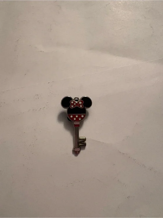 Disney Minnie Mouse PWP Character Key Lock Collection Mickey Head Icon WDW Pin