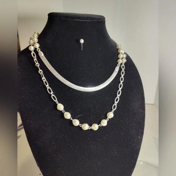 Elegant Silver and Pearl Necklace