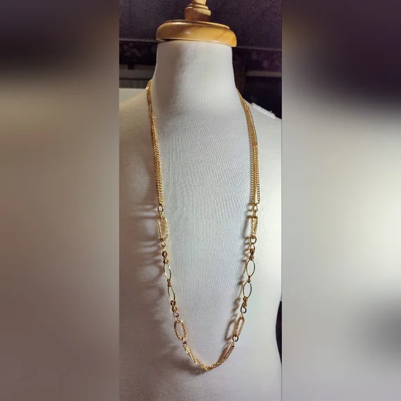 Elegant Gold Chain Necklace NWOT
