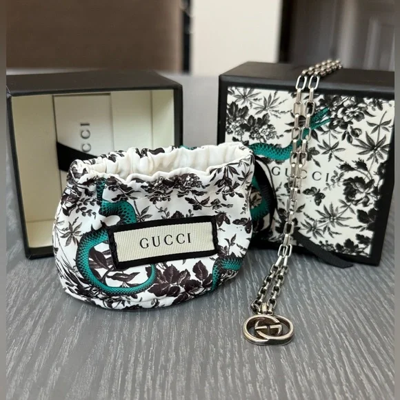 Gucci Interlocking GG chain Necklace — full inclusion