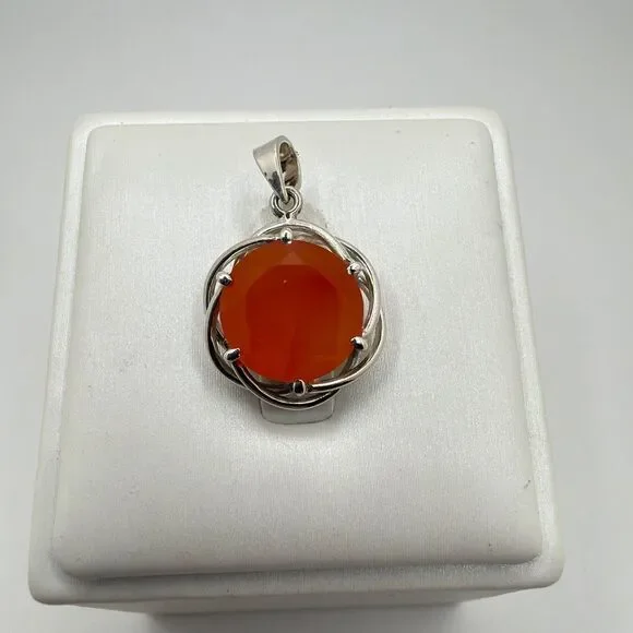 NWOT 12mm, round cut,‎ faceted Carnelian pendant in sterling silver!