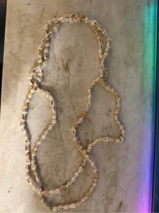 Mini conch shells necklace unisex