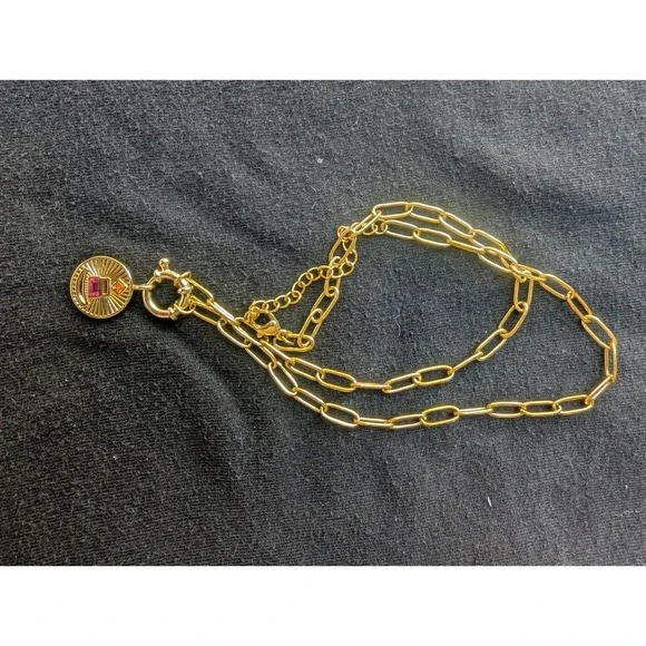 16 In Pendant‎ Necklace - Silk On Me