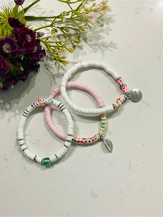 Kids Stretch clay and silver disc Beaded Bracelet Set - White & Pink with Charms