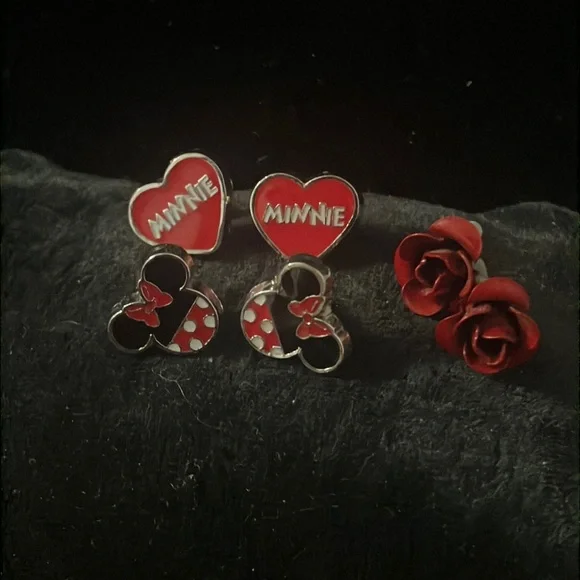 Pair of Authentic Disney Minnie Mouse Heart Earrings with Roses
