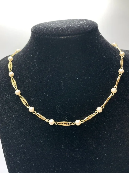Vintage Sarah Coventry Filigree Lady 1973 Gold Tone Faux Pearl Choker Necklace