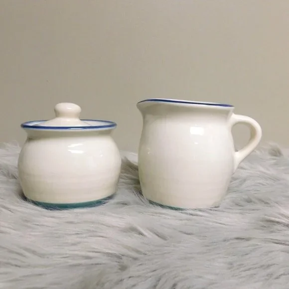 Vintage Pfaltzgraff Stoneware Creamer and Sugar Bowl with Lid‎