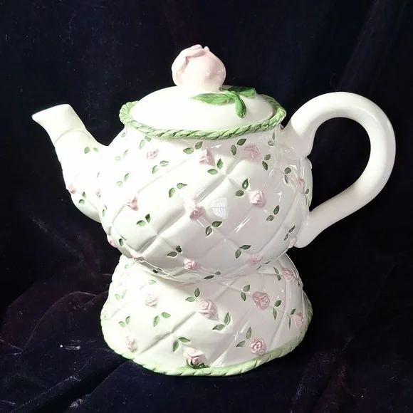 Teapot raised roses &bowl