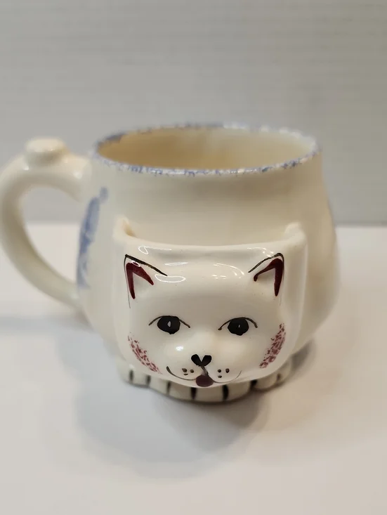 Cute Ceramic Cat Face Mug With Built In Tea Bag Holder in Cream