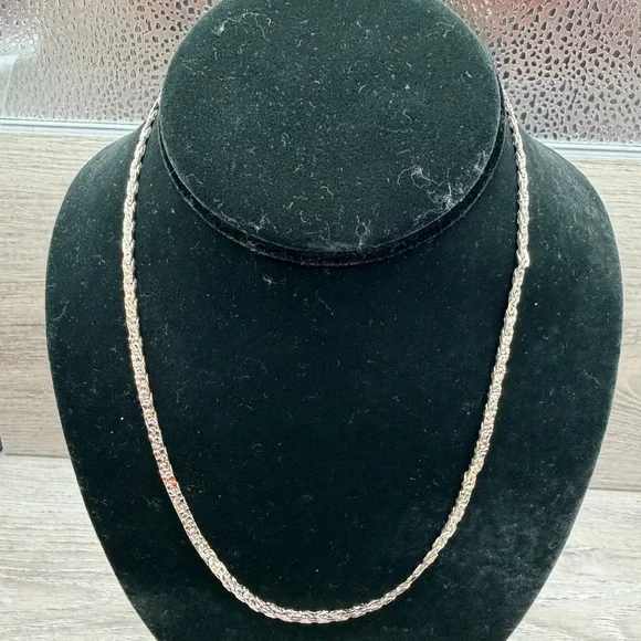 Elegant Silver Tone Chain‎ Necklace