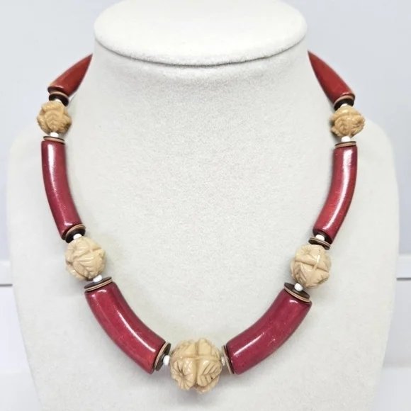 VINTAGE Plastic & Glass Cream and Red Beaded Necklace