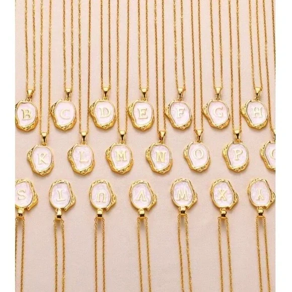 Girly Romantic Coastal 'Q' 18k Gold Plated Oceanus Initial Pearl Oyster Necklace
