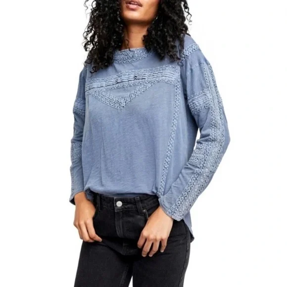 Free People Boy Meets Girl Crochet Lace Trim Top Medium GUC Dusty Blue FLAW