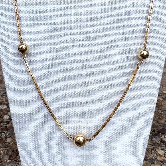 Vintage Avon Gold Tone Chain‎ Station Necklace 26