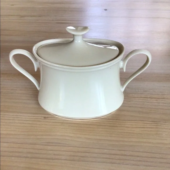 Lenox Sugar Bowl Classic Handles Lid Neutral Color