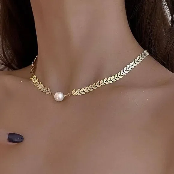 Gold Leaf Necklace with Pearl Accents N842