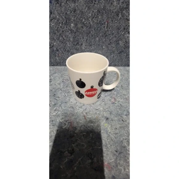 Starbucks Vintage 2016‎ Christmas Black & Red Balls 12fl oz