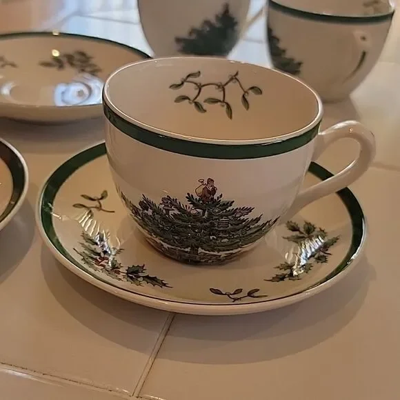 Vintage Spode Christmas tea/saucer 7oz. Set of 4