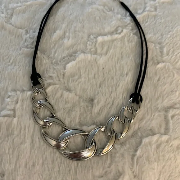 Jewelry Necklace Silver Tone Twisted Oval Shaped ‎ Suede Ropes