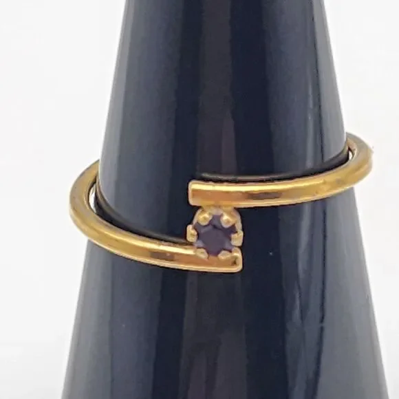 Vintage Avon Gold Tone & Black Rhinestone Ring (7.5)