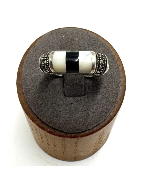 Sterling Silver 925 Black Onyx & Mother of Pearl Statement Ring Size 7.75