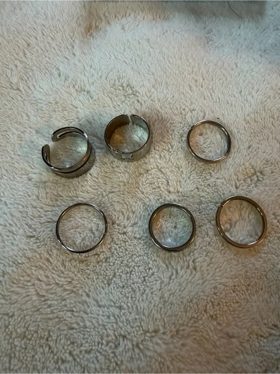 SHEIN Silver Tone Minimalist Ring Set