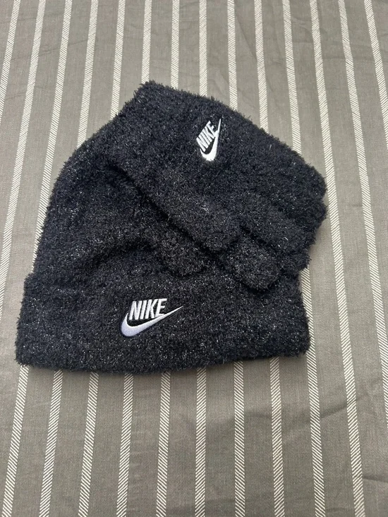 Nike Girls kids' Twinkle Cozy Apex Beanie and Glove Set