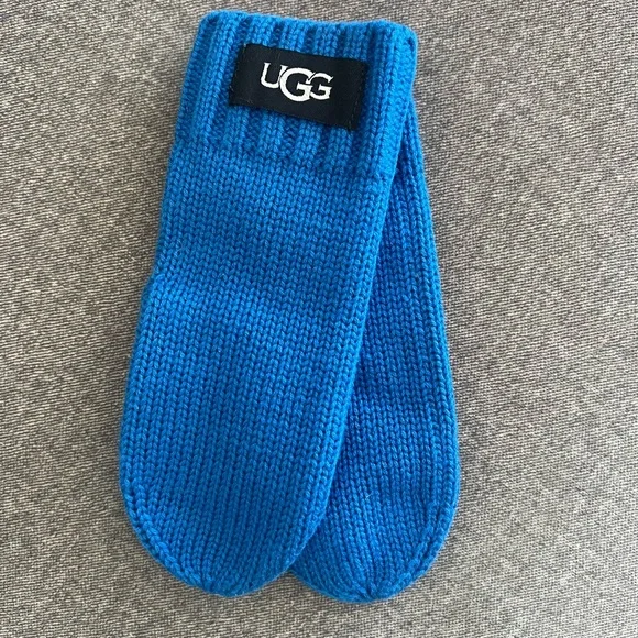NWT 4-6 year UGG Mittens
