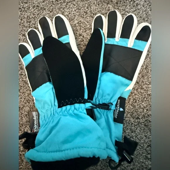 3M Thinsulate Aqua and Black Insulated youth Gloves