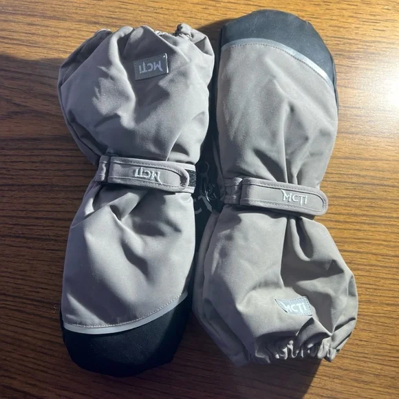MCTI Gray Outdoor Windproof Waterproof Mittens KDS-19 Sz Small New With Tag