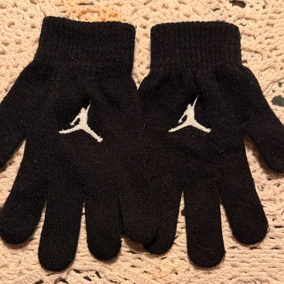 Jordan Black and White Kids Gloves