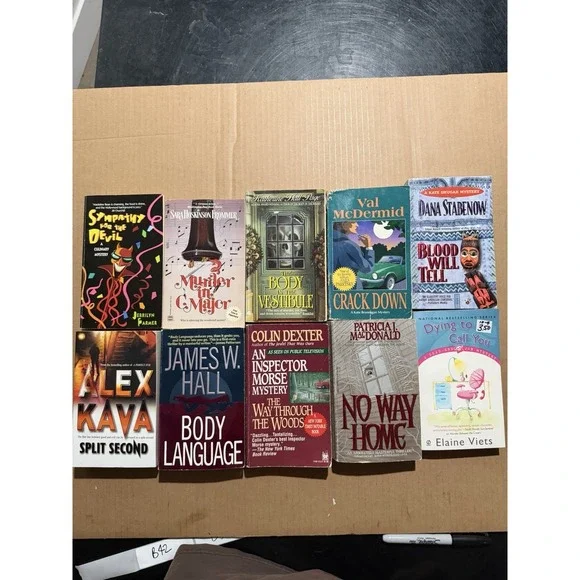 Lot‎ of 10 random murder mystery novel paperback books, various authors B42
