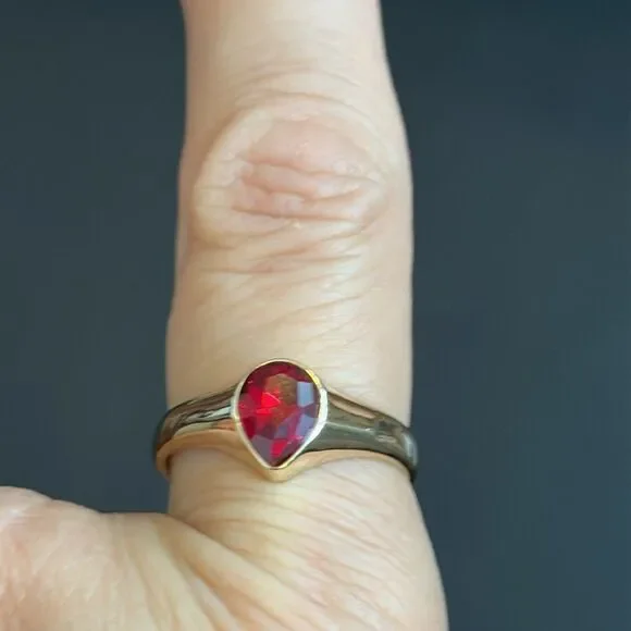 Draper James Gold Ring with Red Gemstone size 9‎