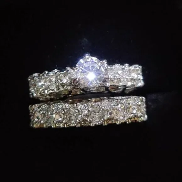🔅🆕✨✨Silver Plated Classy Chic Simulated Diamond 2 pc Engagement Wedding Set ✨