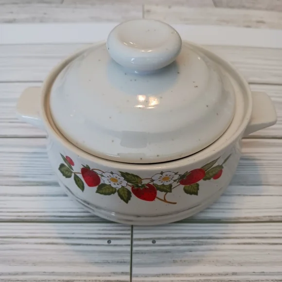 Vintage Shefield Strawberries n' Cream Stoneware Bake Dish with Lid Spring Home
