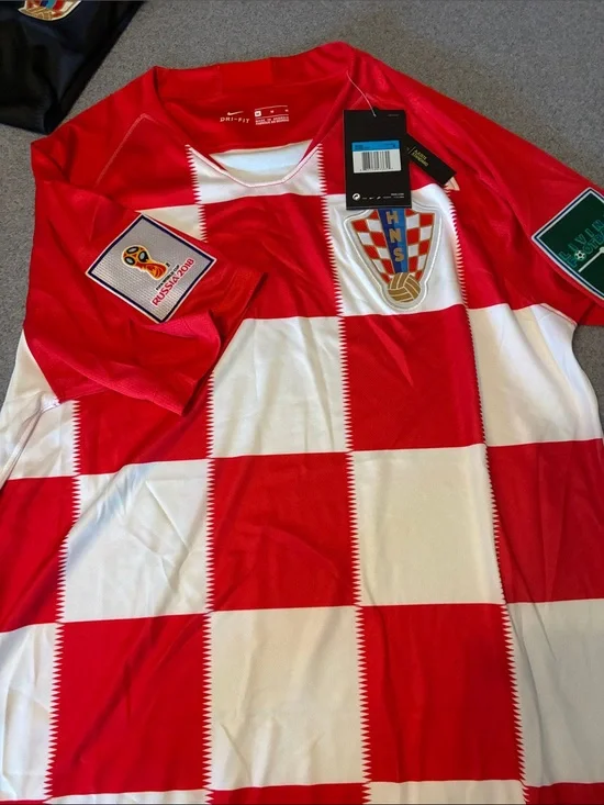 Nike Men’s Red and White Checker Soccer Jersey