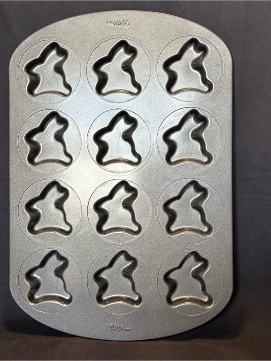Wilton Bunny-Shaped 12-Cavity Non-stick Cookie Pan