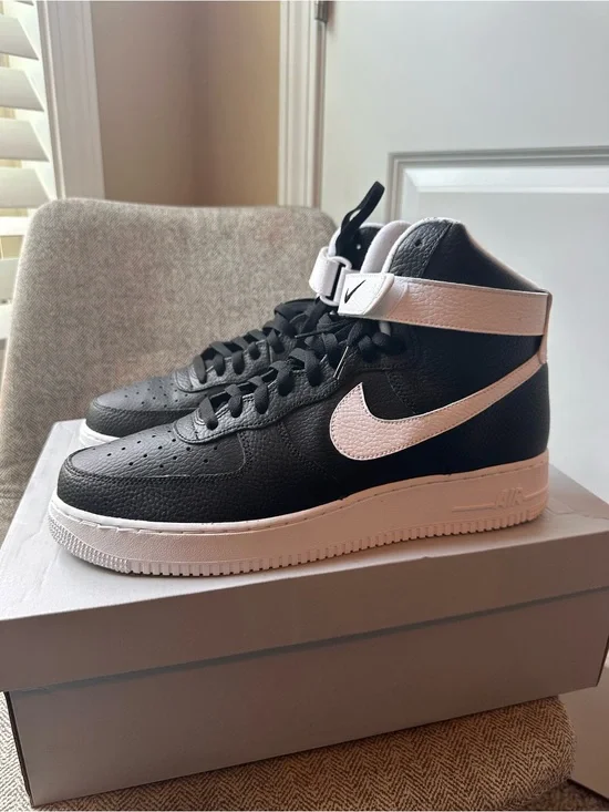 Nike Men's Black and White Air Force 1 High ‘07