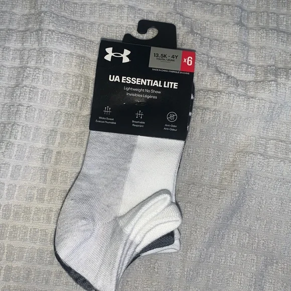 NWT Youth Boys Under Armour Lightweight No Show Socks