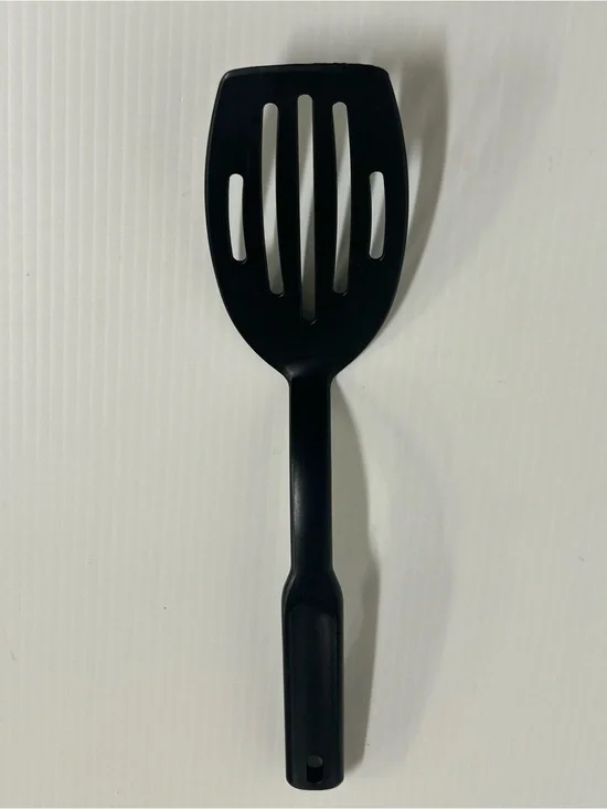 Pampered Chef Black Nylon Slotted Spatula Turner Flipper  Heat Resistant