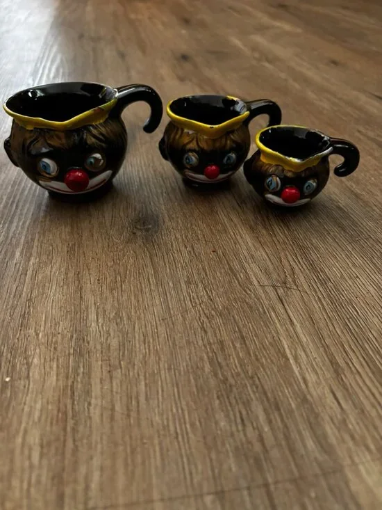 Lot 3 Black Americana Thames Anthropomorphic Clown face measuring cups