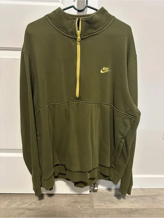 Vintage Nike Sportswear Club 1/2-Zip Sweatshirt