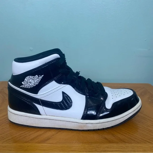 Nike Air Jordan Retro 1 Mid Carbon Fiber Black‎ White DD1649 001 Size 8.5